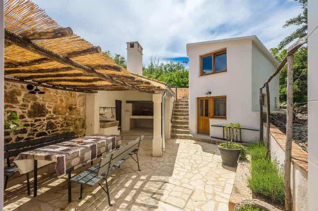 Dobrinj 3-Bedroom House for Up to 7 with Pool