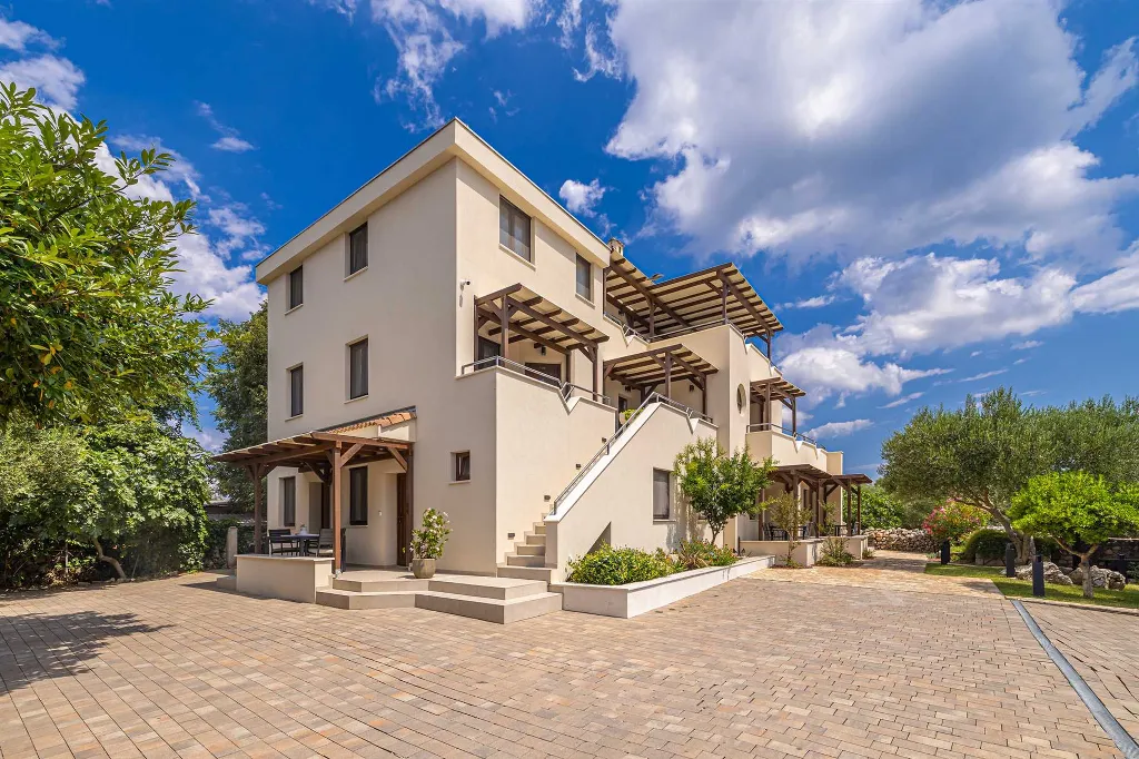 One-Bedroom Apartment in Linardići with Heated Pool