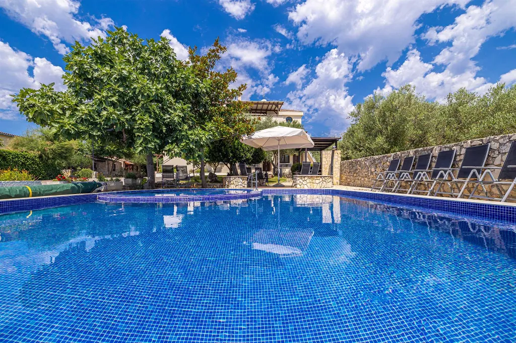 One-Bedroom Apartment in Linardići with Heated Pool