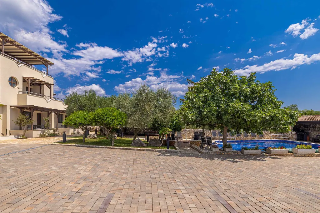 One-Bedroom Apartment in Linardići with Heated Pool