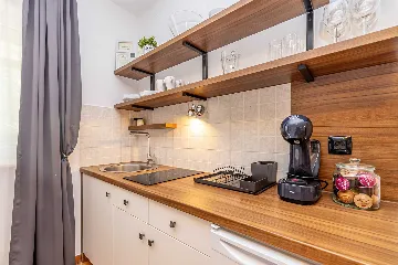 Studio Apartment with Heated Pool in Linardići