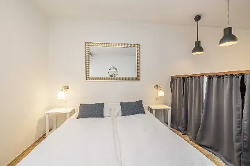 Studio Apartment with Heated Pool in Linardići