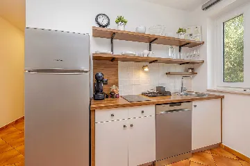 2-Bedroom Apartment with Heated Pool in Linardići