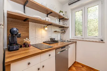 2-Bedroom Apartment with Heated Pool in Linardići