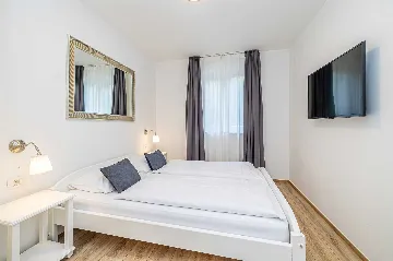 2-Bedroom Apartment with Heated Pool in Linardići