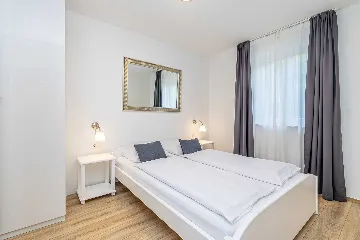 2-Bedroom Apartment with Heated Pool in Linardići