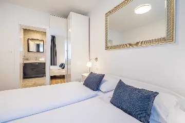 2-Bedroom Apartment with Heated Pool in Linardići