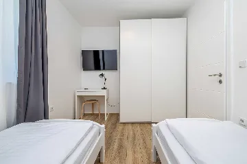 2-Bedroom Apartment with Heated Pool in Linardići