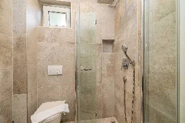 2-Bedroom Apartment with Heated Pool in Linardići