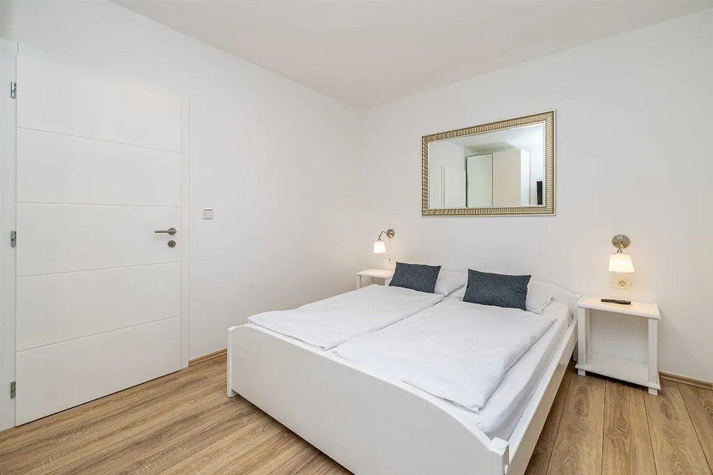 Apartment with Heated Pool in Linardići for 4
