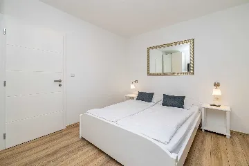 Apartment with Heated Pool in Linardići for 4