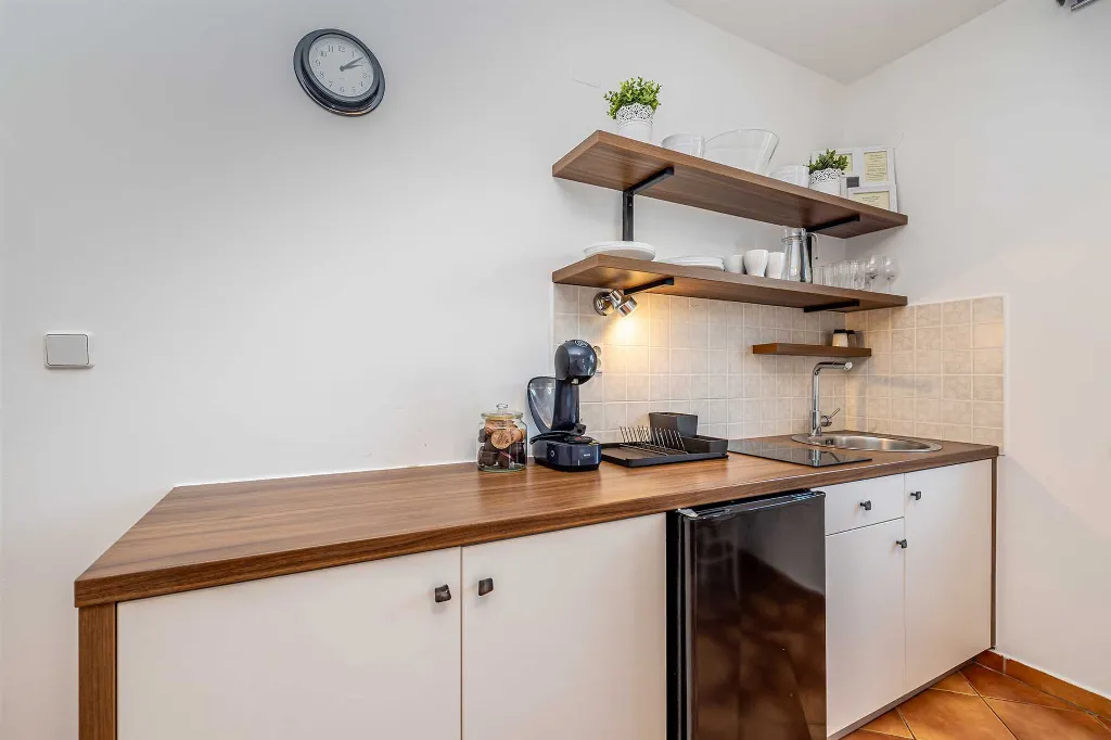 Apartment in Linardići with Heated Pool (Sleeps 4)