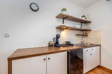 Apartment in Linardići with Heated Pool (Sleeps 4)