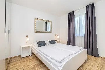 Apartment in Linardići with Heated Pool (Sleeps 4)