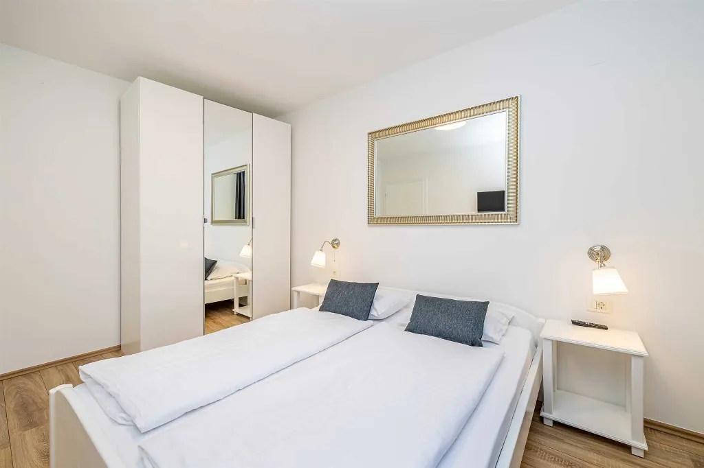 Apartment in Linardići with Heated Pool (Sleeps 4)