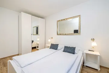 Apartment in Linardići with Heated Pool (Sleeps 4)