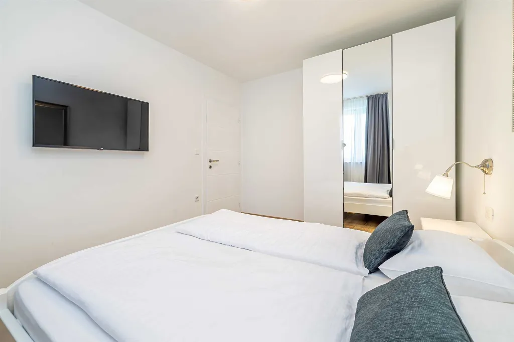 Apartment in Linardići with Heated Pool (Sleeps 4)