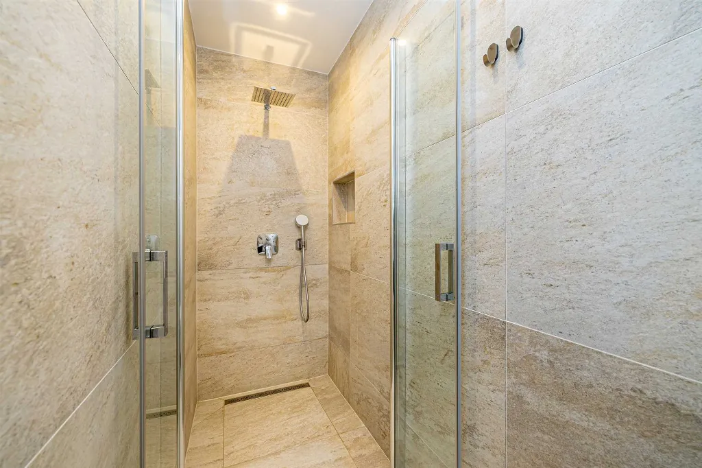 Apartment in Linardići with Heated Pool (Sleeps 4)