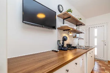 Linardići Studio Apartment with Heated Pool