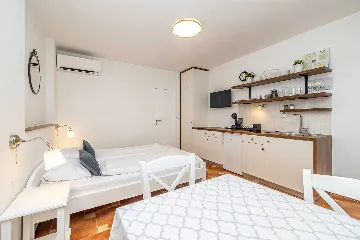 Linardići Studio Apartment with Heated Pool