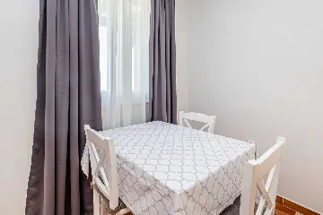 Linardići Studio Apartment with Heated Pool