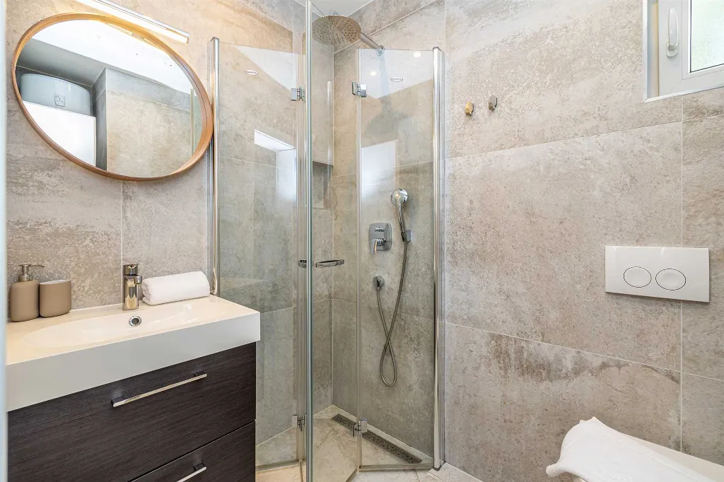 Linardići Studio Apartment with Heated Pool