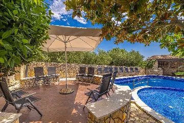 Linardići Studio Apartment with Heated Pool