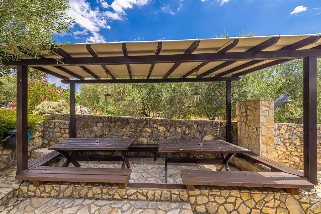 Linardići Studio Apartment with Heated Pool