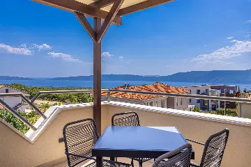 2-Bedroom Apartment in Linardići with Heated Pool