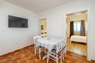 2-Bedroom Apartment in Linardići with Heated Pool