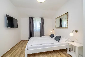2-Bedroom Apartment in Linardići with Heated Pool
