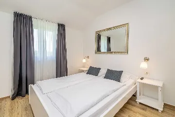2-Bedroom Apartment in Linardići with Heated Pool