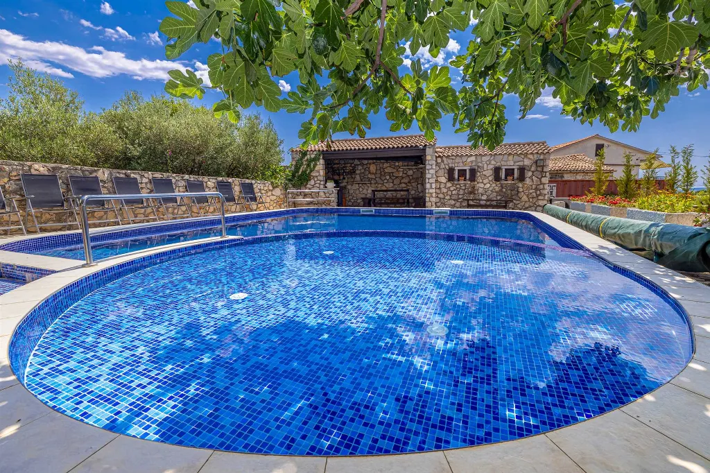 Studio Apartment in Linardići for 2-4 Guests