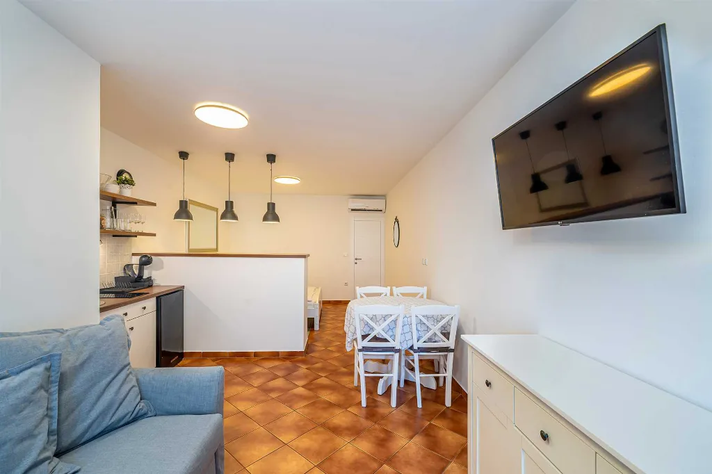 Studio Apartment in Linardići for 2-4 Guests