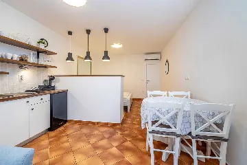 Studio Apartment in Linardići for 2-4 Guests