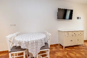 Studio Apartment in Linardići for 2-4 Guests