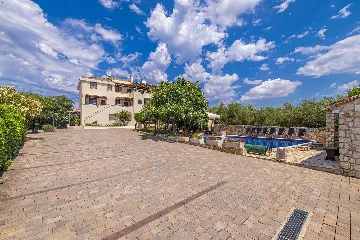 Studio Apartment in Linardići for 2-4 Guests