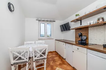Linardići 2-Bedroom Apartment with Heated Pool
