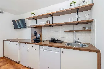 Linardići 2-Bedroom Apartment with Heated Pool