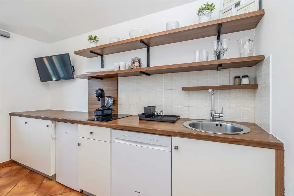 Linardići 2-Bedroom Apartment with Heated Pool