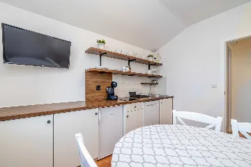 Linardići 2-Bedroom Apartment with Heated Pool