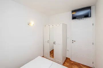 Linardići 2-Bedroom Apartment with Heated Pool