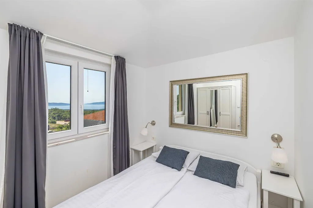 Linardići 2-Bedroom Apartment with Heated Pool