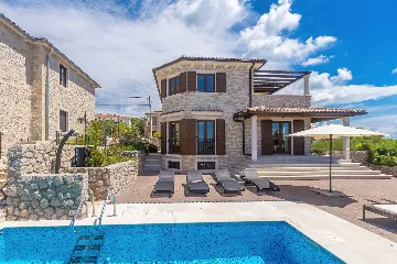 4-Bedroom Villa with Private Pool in Linardići