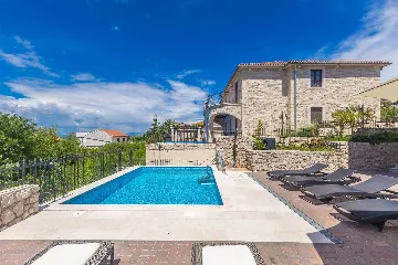 4-Bedroom Villa with Private Pool in Linardići