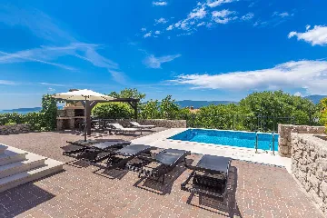 4-Bedroom Villa with Private Pool in Linardići