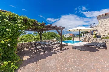 4-Bedroom Villa with Private Pool in Linardići