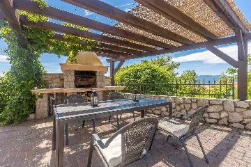 4-Bedroom Villa with Private Pool in Linardići