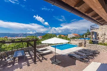 4-Bedroom Villa with Private Pool in Linardići