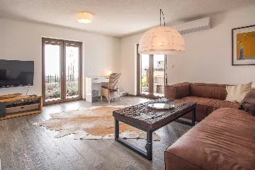 4-Bedroom Villa with Private Pool in Linardići